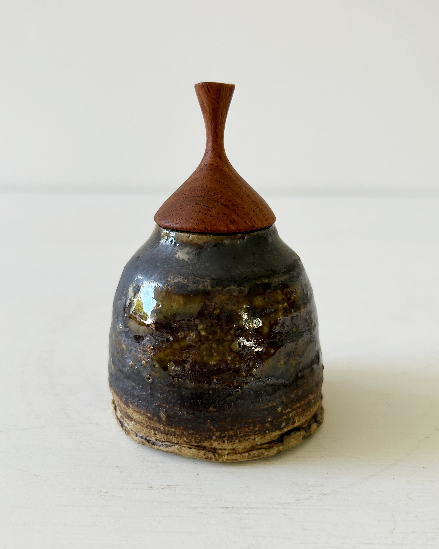 振出・黒鉄／FUTAMONO-YA：陶の器と木の蓋、コラボレーションブランド