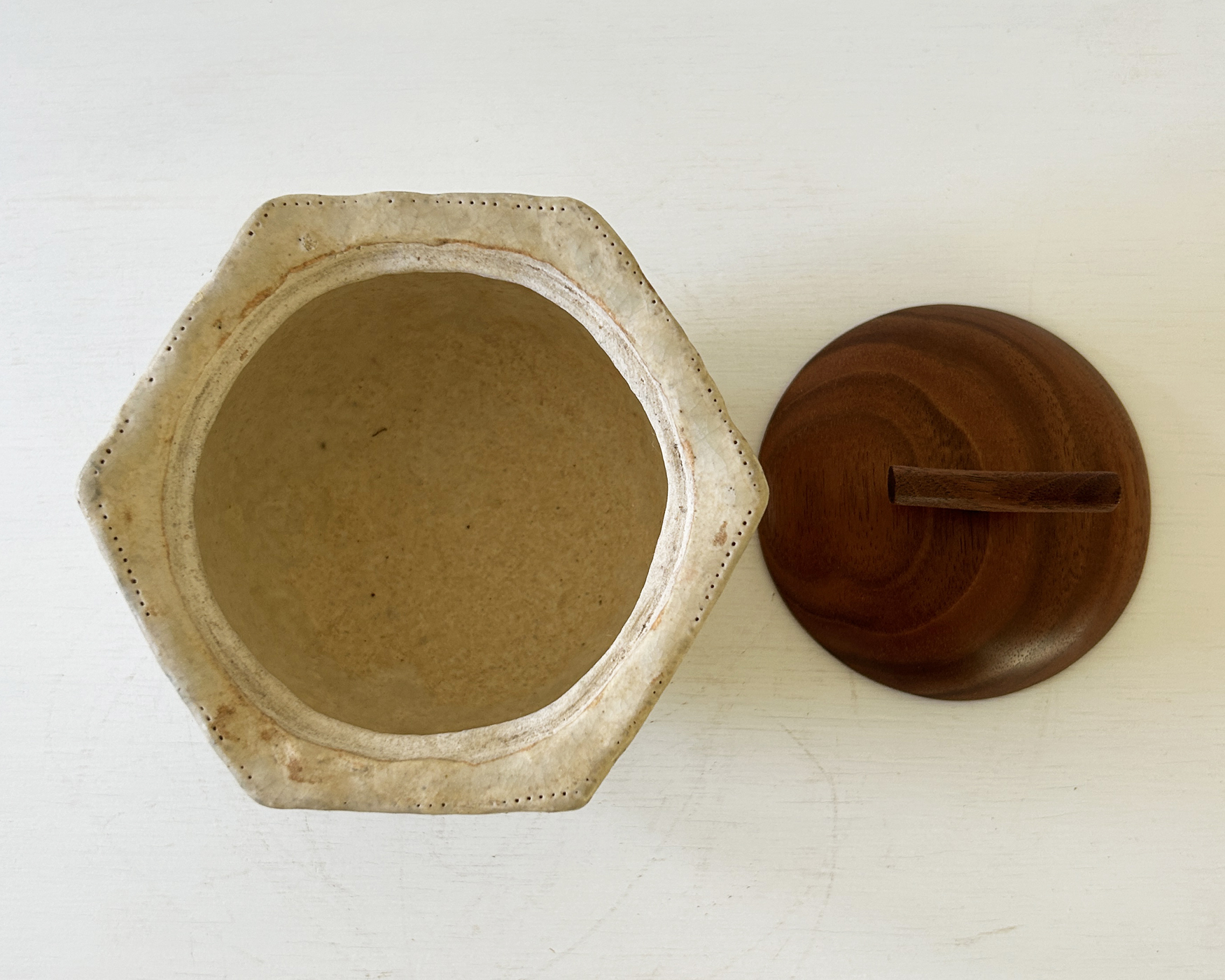 三足・白／FUTAMONO-YA：陶の器と木の蓋、コラボレーションブランド