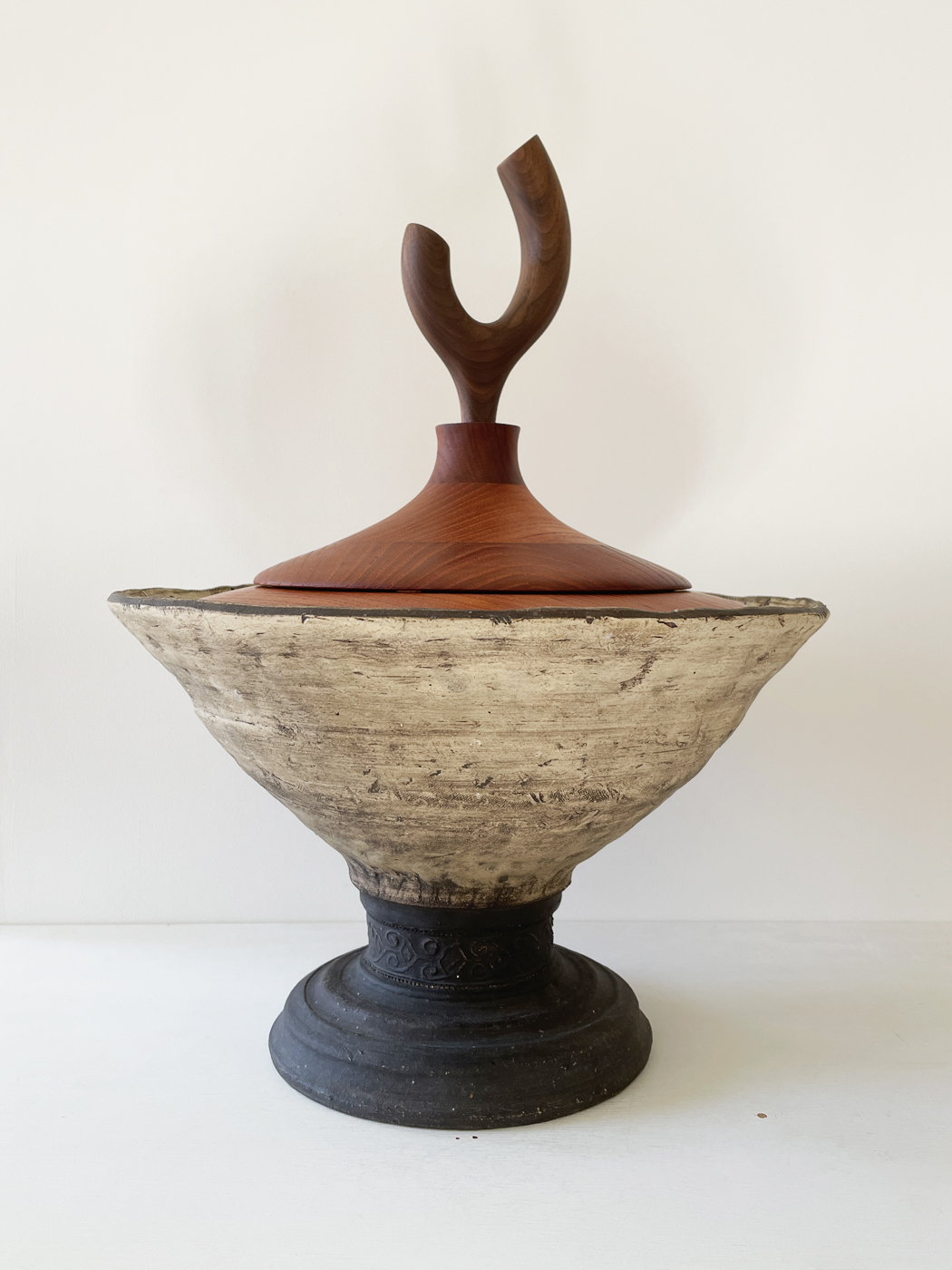 ふと、さお鹿の凛と見つめる／FUTAMONO-YA：陶の器と木の蓋、コラボレーションブランド