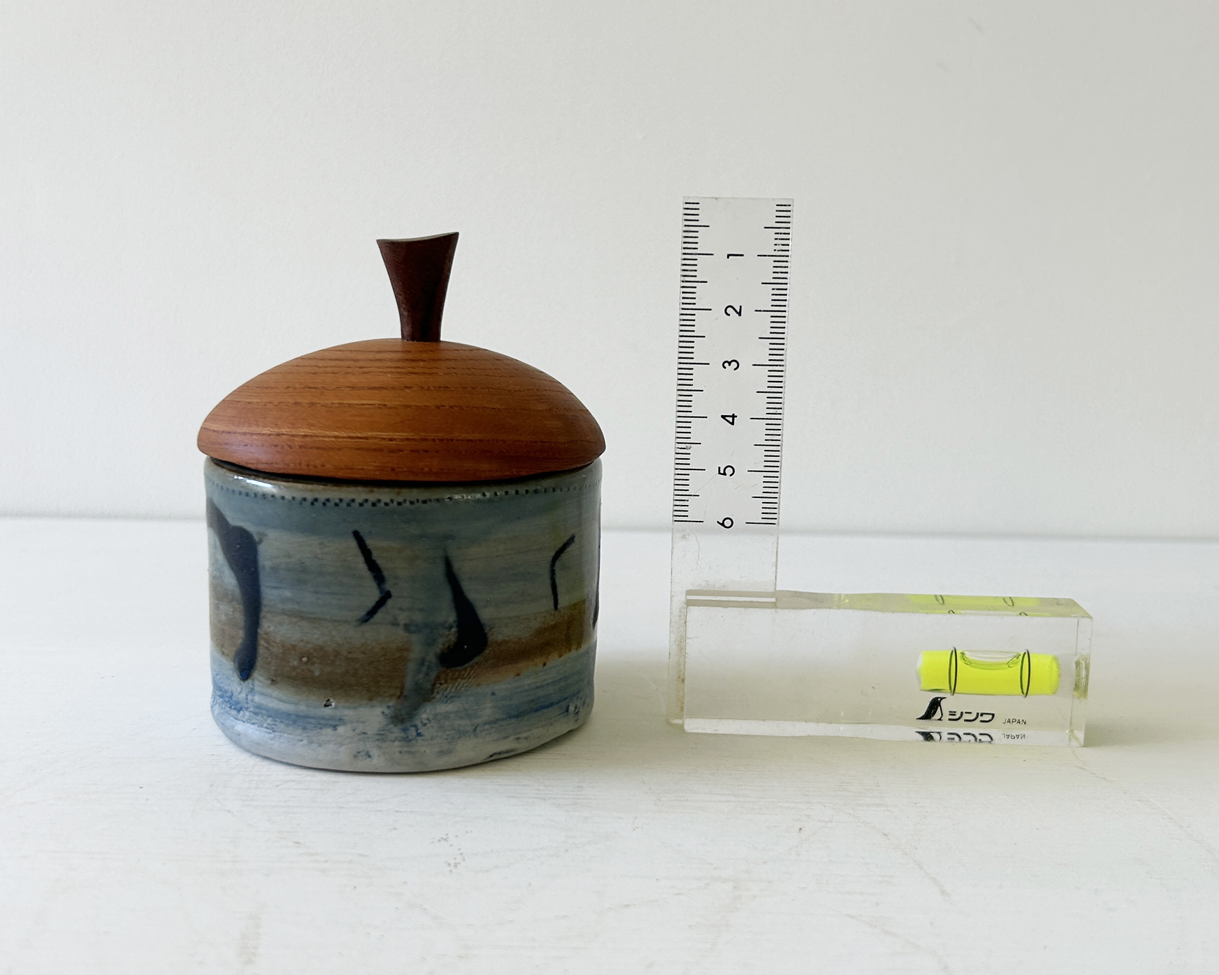 猪口型・青茶イッチン／FUTAMONO-YA：陶の器と木の蓋、コラボレーションブランド