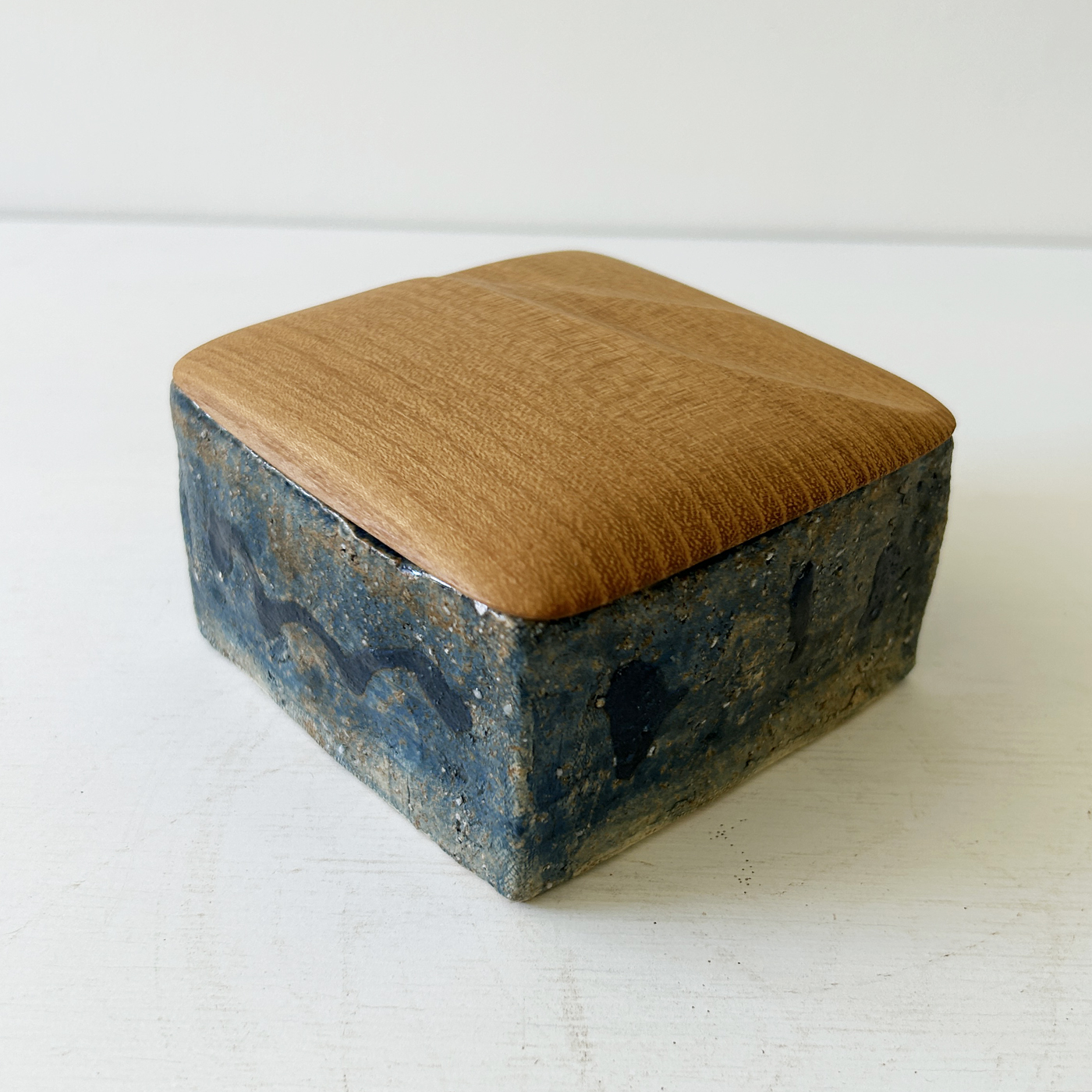 小箱・青／FUTAMONO-YA：陶の器と木の蓋、コラボレーションブランド