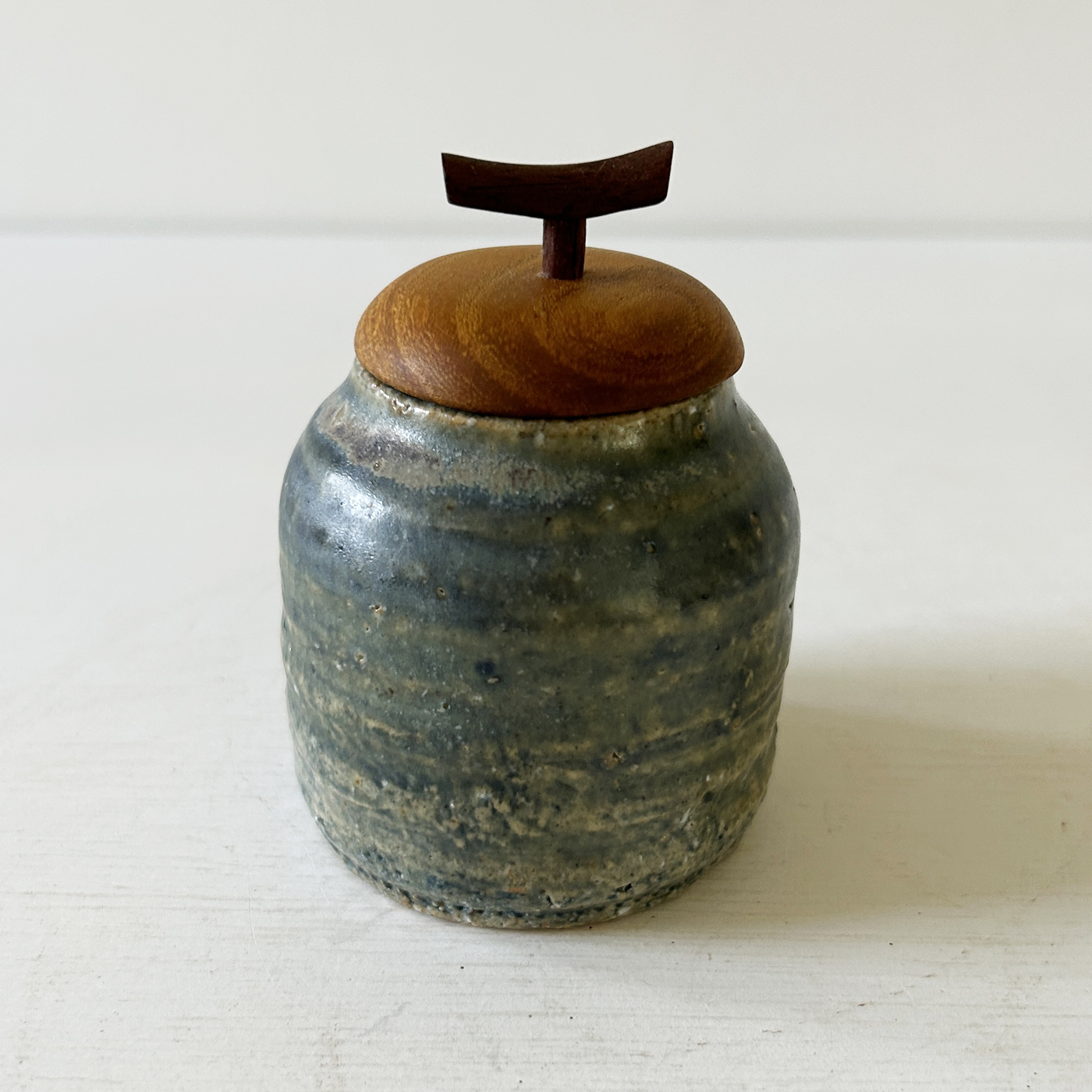 小壺・深青／FUTAMONO-YA　陶と木のコラボレーションブランド