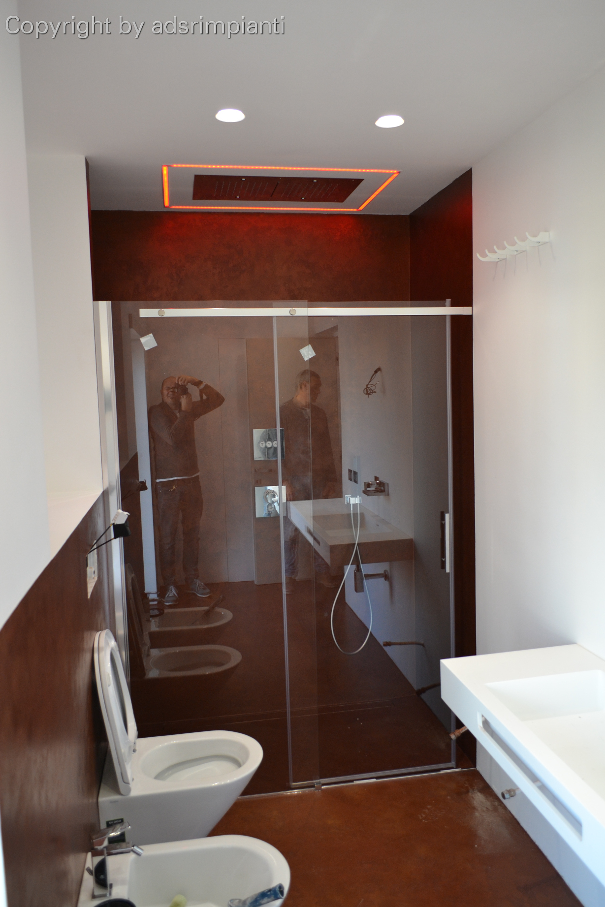 Bathroom with Chromotherapy