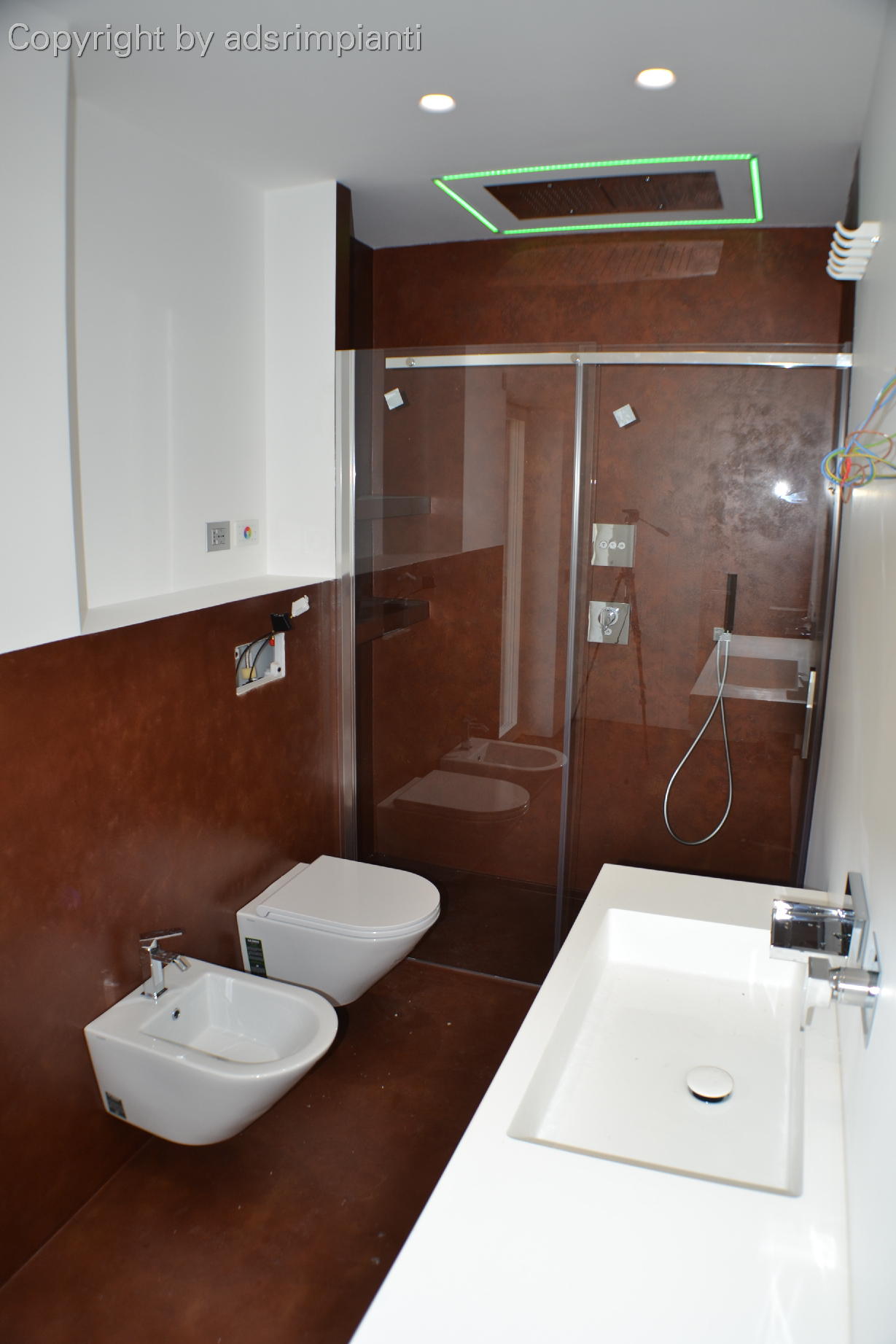 Bathroom with Chromotherapy