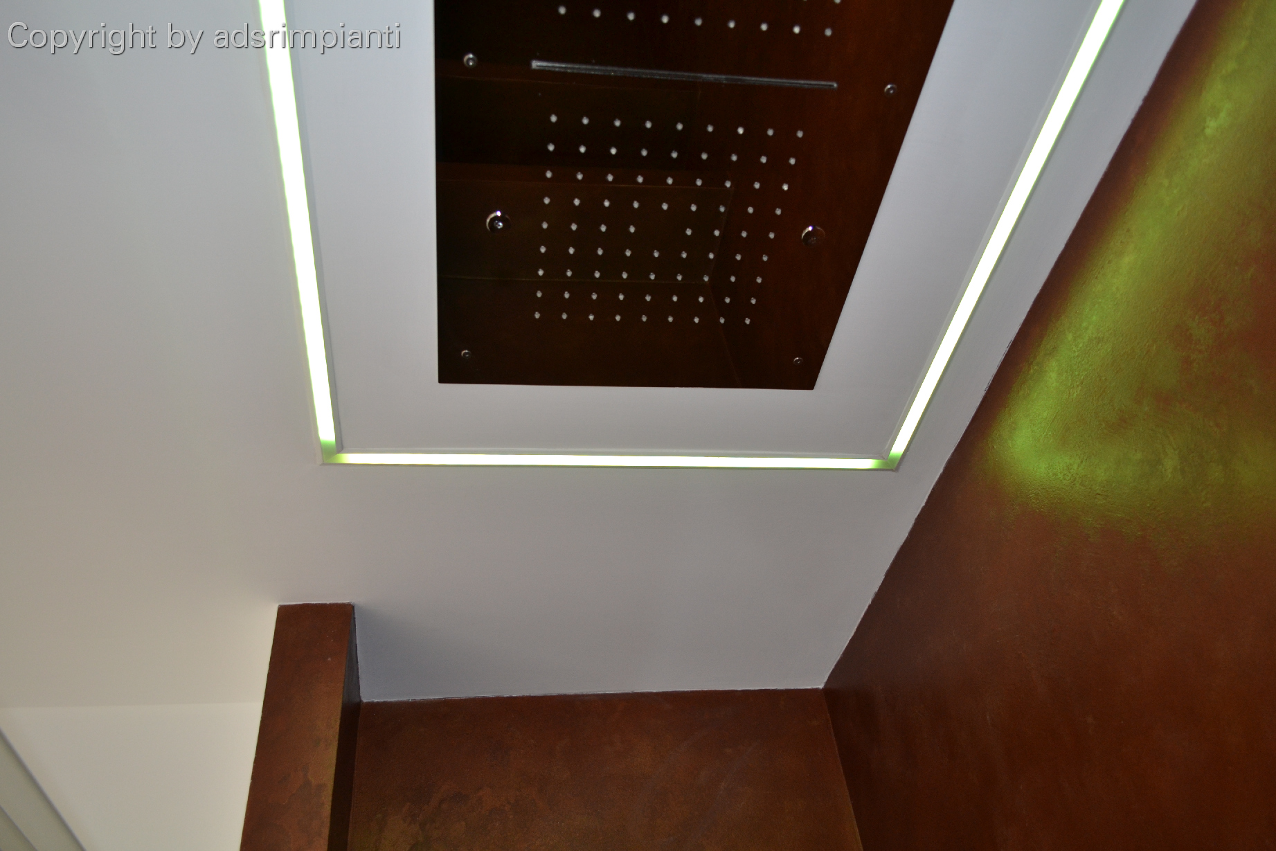 Bathroom with Chromotherapy