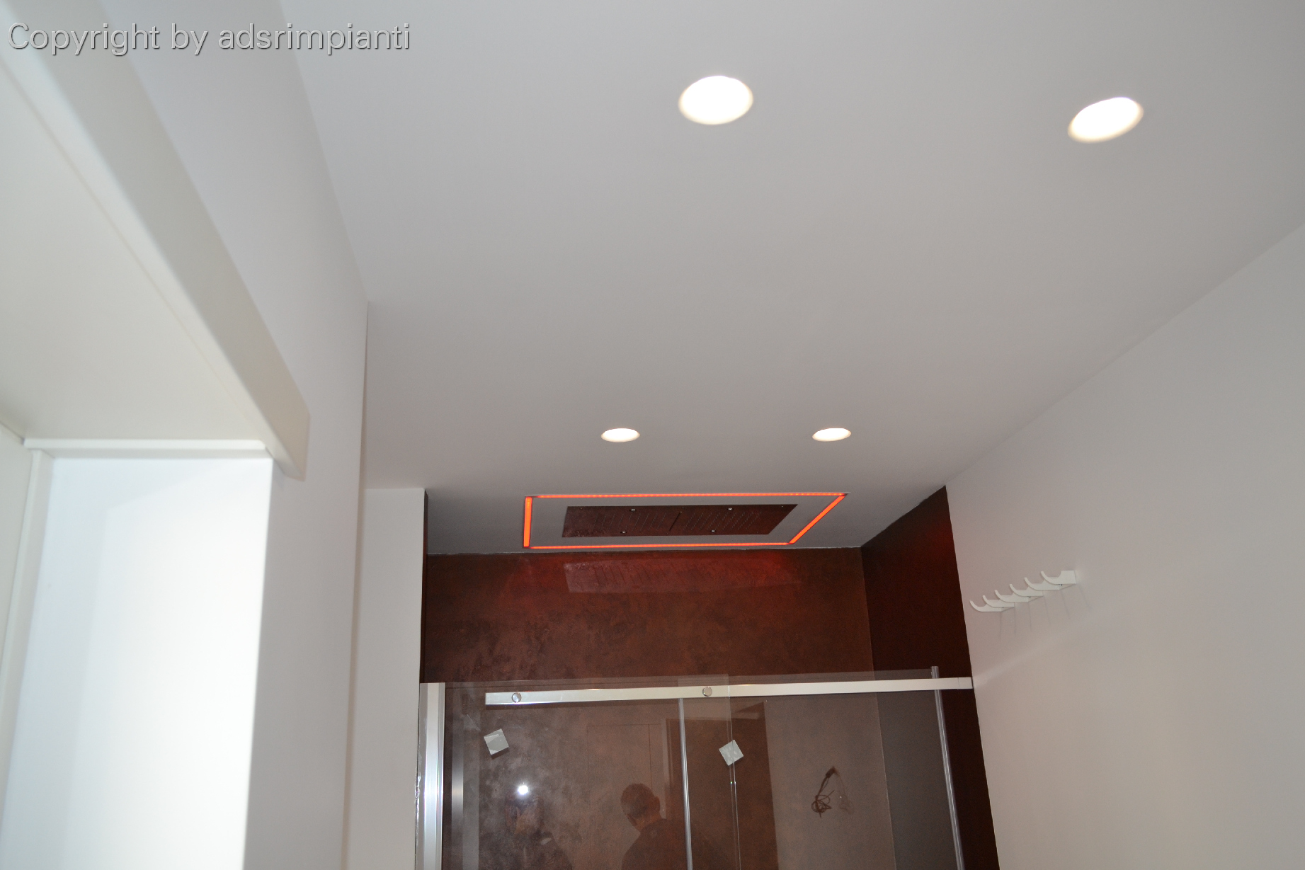 Bathroom with Chromotherapy