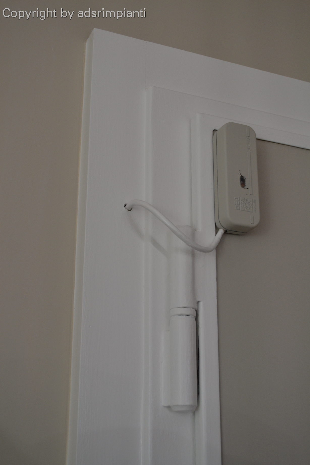 Anti break-out alarm sensor