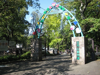 五 月 山 動物園