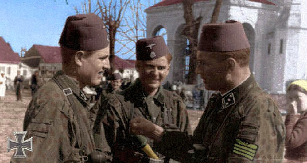 SS-Obersturmführer Karl Lieckesa dva vojnika