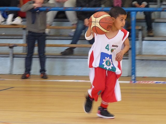 Qui a dit que le basket était réservé aux grands ??