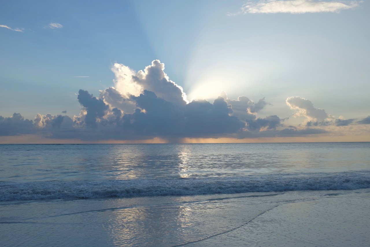 Die schönsten Sonnenaufgänge gibt es an der Ostküste auf Sansibar