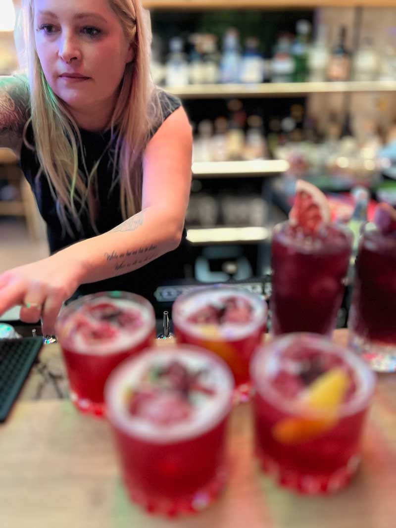Barfrau des Jahres Isabella Lombardo in der BLÜBar Hofgastein