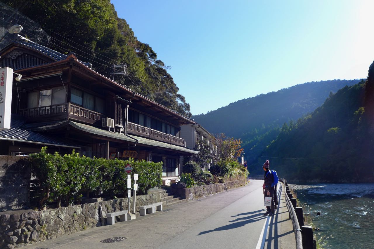 Kameya Ryokan vis-a-vis vom Hot Spring Fluss in Kawayu Onsen, Japan Wakayama