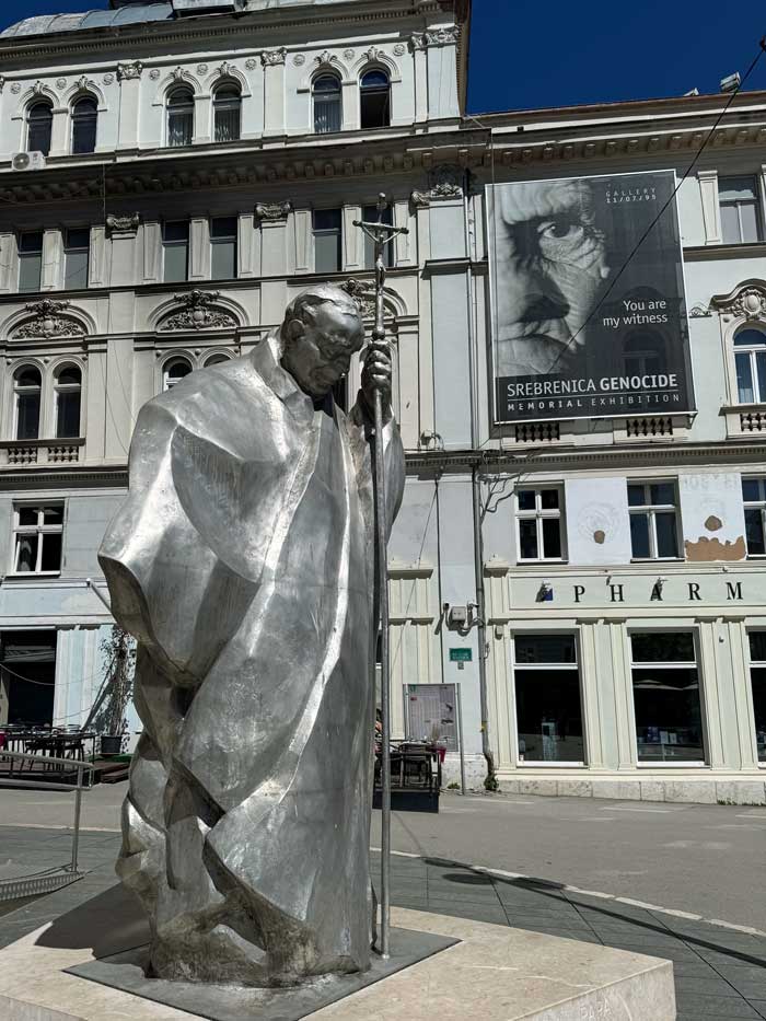 Am Platz der Kathedrale Sarajevo "Österreicherstadt" mit Habsburger 