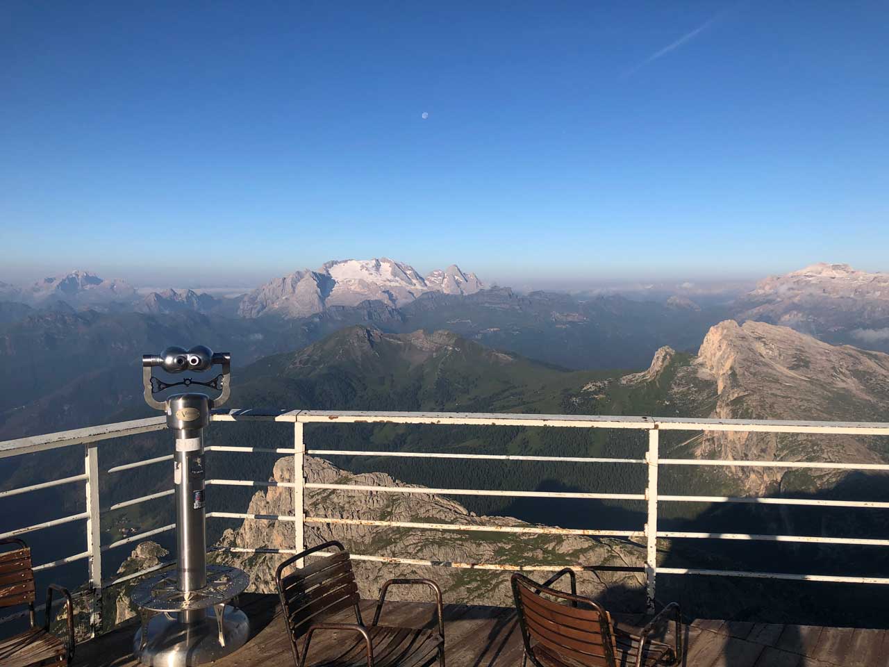 Lagazuoi Hütte  – Blick auf den Marmolada Gletscher 