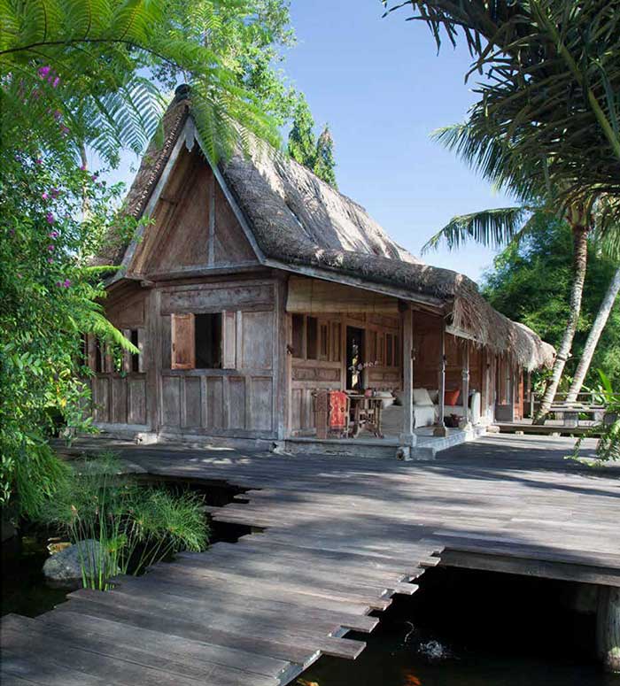 Living in Paradise  At Home in the Tropics Bali, Java, Thailand  (Rizzoli)