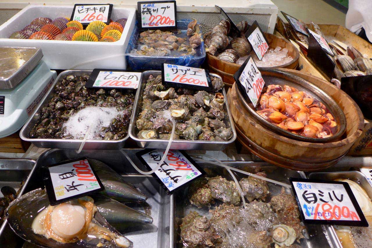 Fischhalle im Tokio Tsukiji Outer Market