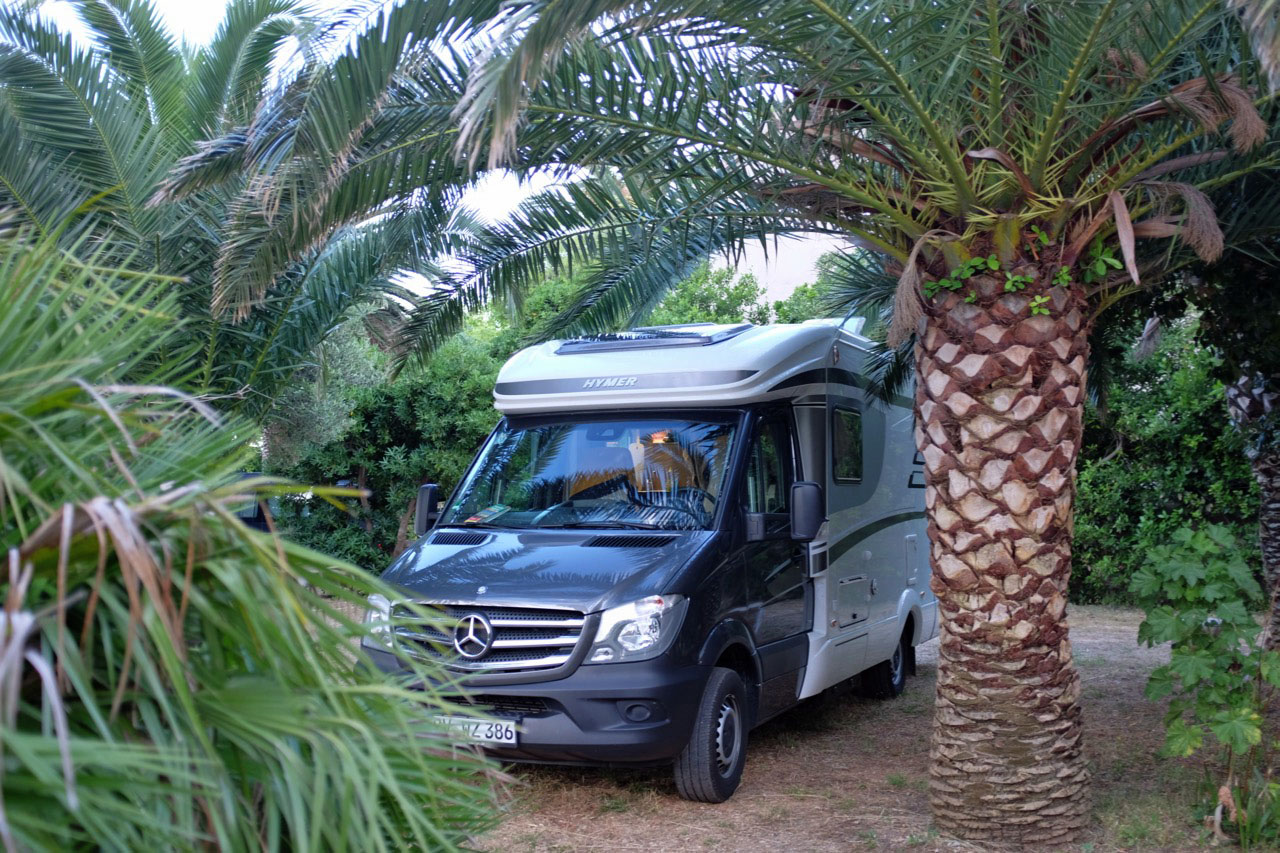 Camping im Palmengarten einer alten Kapitänsvilla