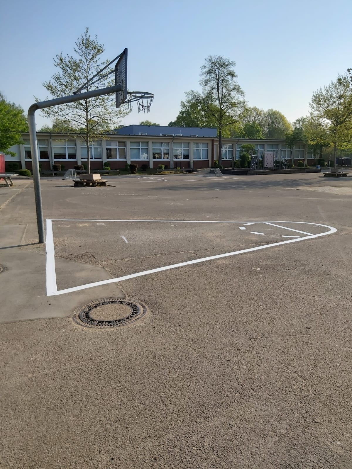 Das Basketballfeld