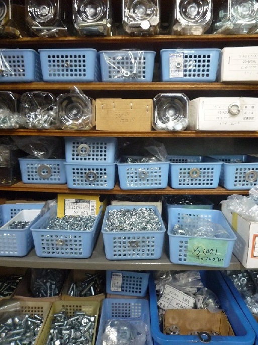 ニュー電材在庫品棚