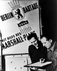 Nicht nur Berlin baute mit Hilfe des Marshall-Plans auf (Bild: Truman Library)