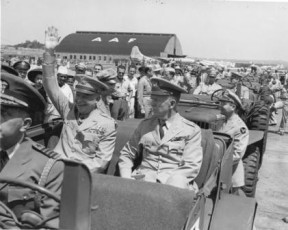 Marshall mit General Dwight D. Eisenhower in Washington, Juni 1945 (Bild: Truman Library)