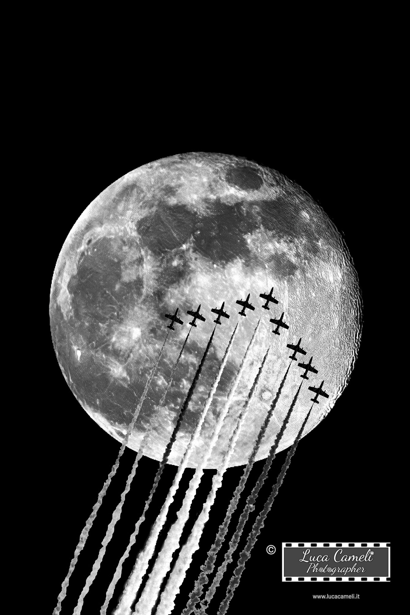 Fly Me To The Moon ~ Superluna 2020 con le Frecce Tricolori. © Luca Cameli Photographer