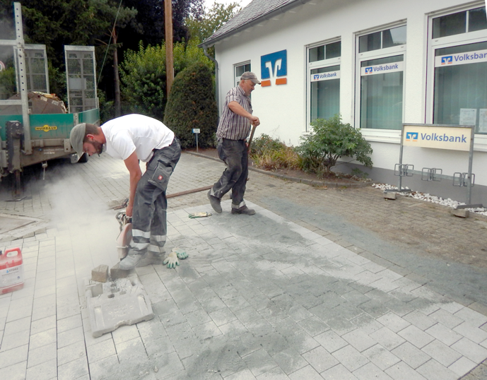 Der neue VoBa-Vorplatz kurz vor der Fertigstellung (28. Aug. 2020)