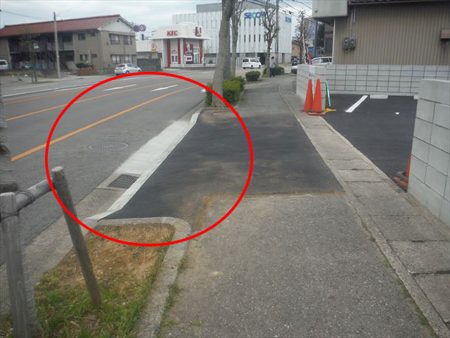 縁石｜福井の道路舗装工事・外構修繕事・駐車場区画線工事のことなら(株)前建