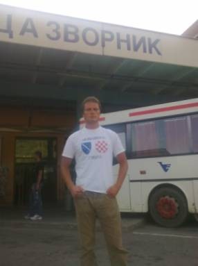 Ljudovozna postaja Zvornik, 11. srpnja 2010. Hrvat i Musliman, brat do brata. HVO i Armija BiH zajedno.