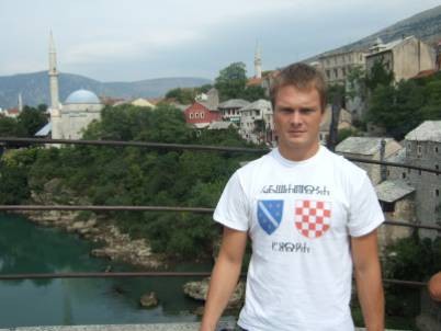 Na Starom mostu u Mostaru, rujan 2010. Hrvat i Bošnjak, vavik brat do brata !