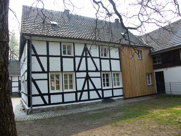 Der Kochshof, ein mittelalterlicher Lehnshof der Grafen von Berg, wurde 1145 zum ersten Mal urkundlich erwähnt.  Foto: Verein zum Erhalt des Kochhofs (www.kochshof-odenthal.de)