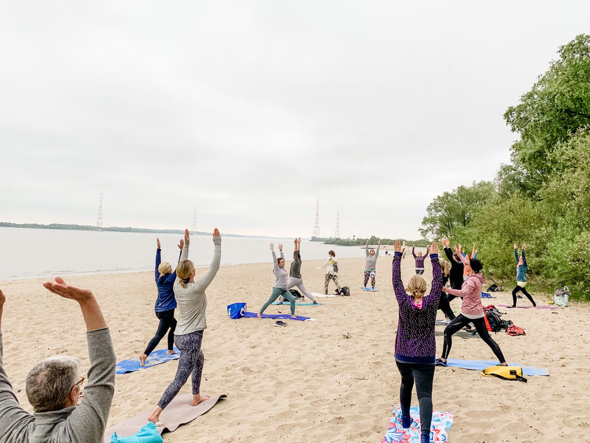 Jeder kann mitmachen! Vinyasa Yoga eignet sich für Anfänger und Fortgeschrittene. Foto©P.Hewel