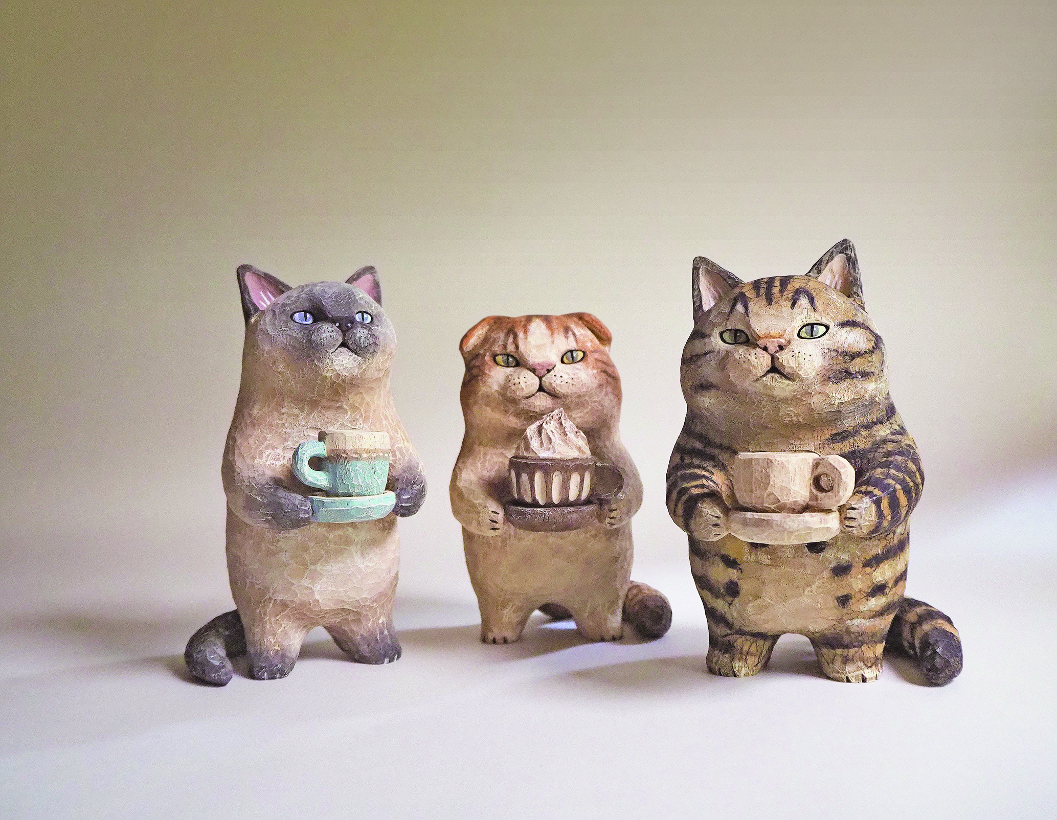 小さな木彫り猫 - shiromofusan ページ！