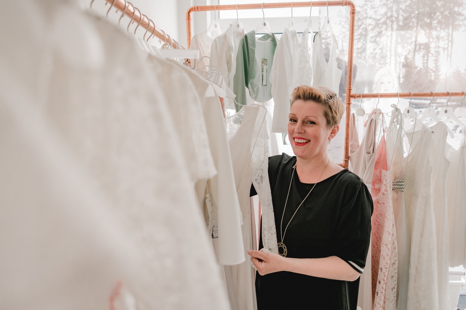 Zwischen Tüll und Tränen - elementar I moderne Brautkleider