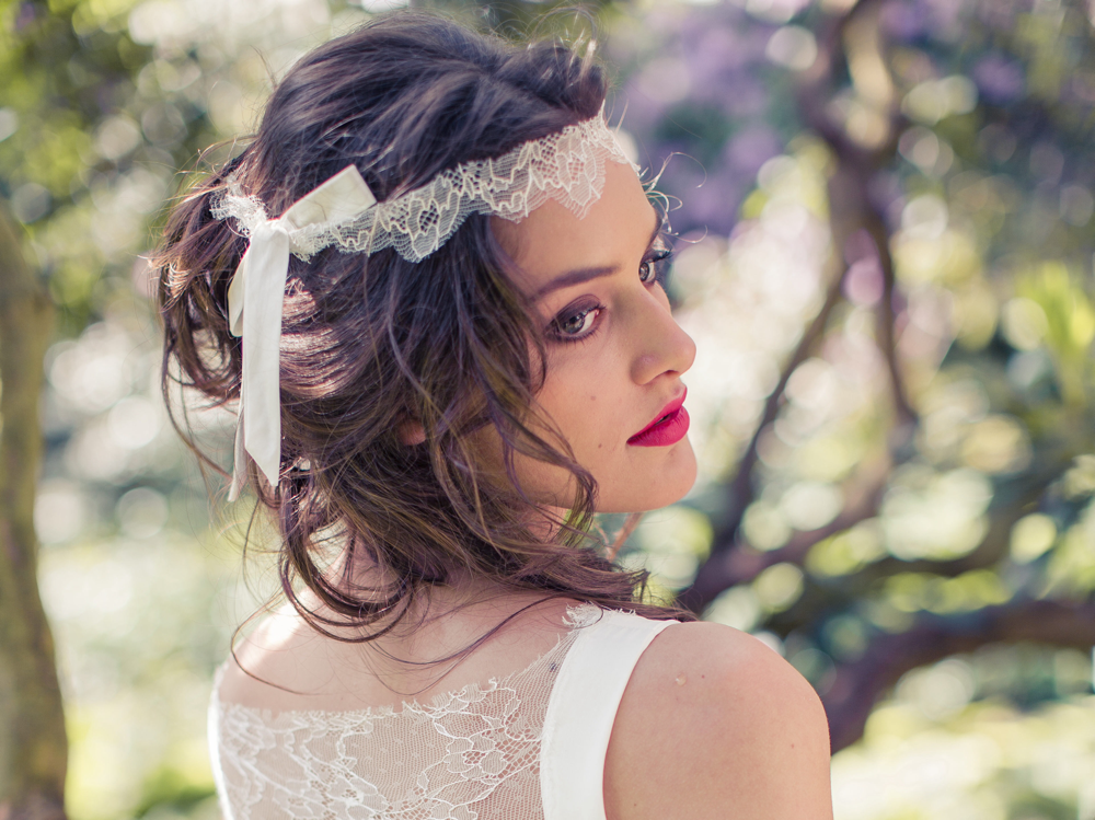 Brautaccessoire im Hippie Stil: ein Stirnband aus Spitze 