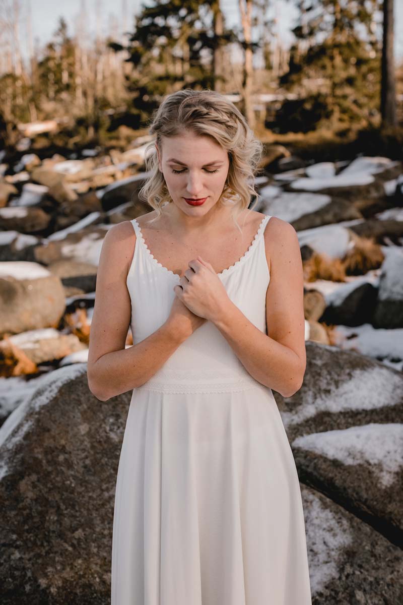 Kleid „Kaia" schlichtes Brautkleid aus Spitze