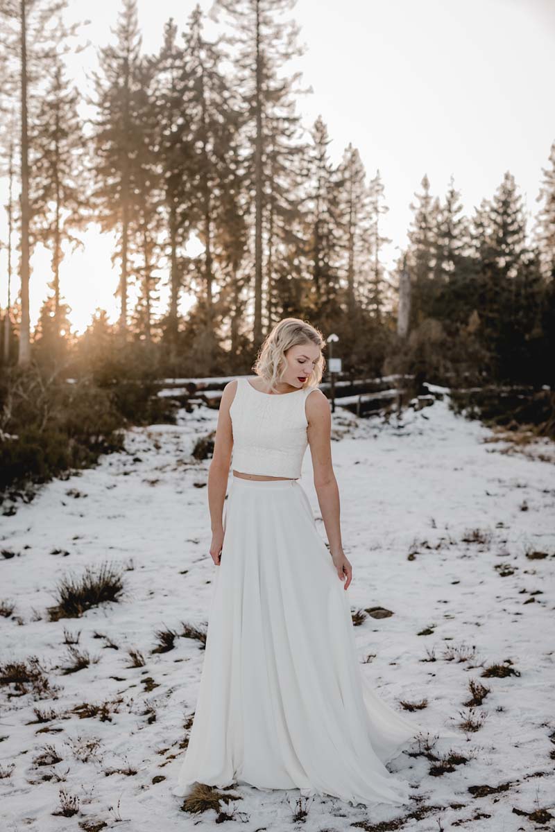 Zweiteiliges Boho Hochzeitskleid mit Spitzentop „Natsumi“ 