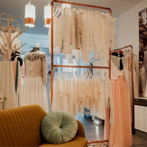  Brautkleider mit langen Ärmeln aus Spitze - elementar Atelier für nachhaltige Brautmode