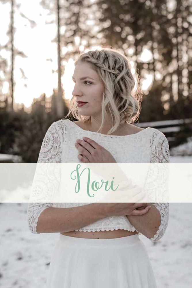 Zweiteiler: Spitzentop ~ Nori ~ und Chiffonrock ~ Julina ~ Die neue elementar Brautkollektion NO FAIRY TALE besticht durch natürliche Lässigkeit und nachhaltige Materialien.