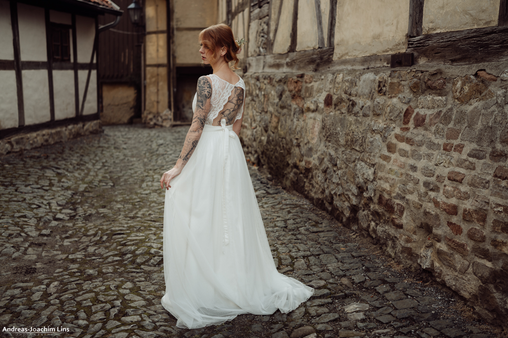 schlichtes Brautkleid "Bara" mit französischer Spitze