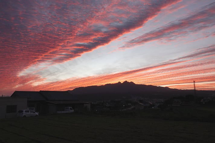 夕方、榛名山の方向に見事な夕焼け雲が広がった。