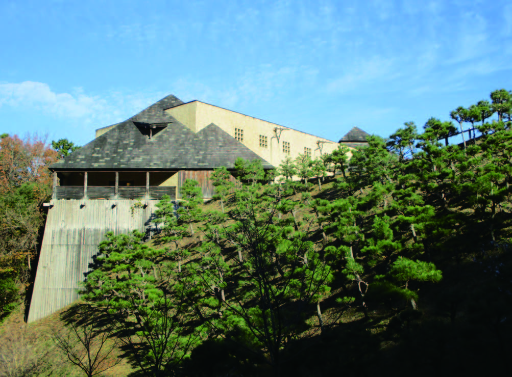 衣装としての美術館 ー秋野不矩美術館訪問 ー