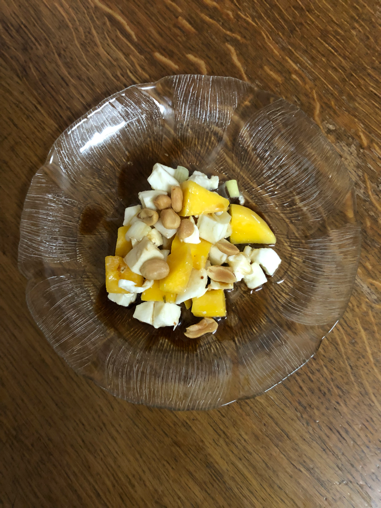6 - Mango-Mozzarella-Salat mit Erdnüssen und Frühlingszwiebeln