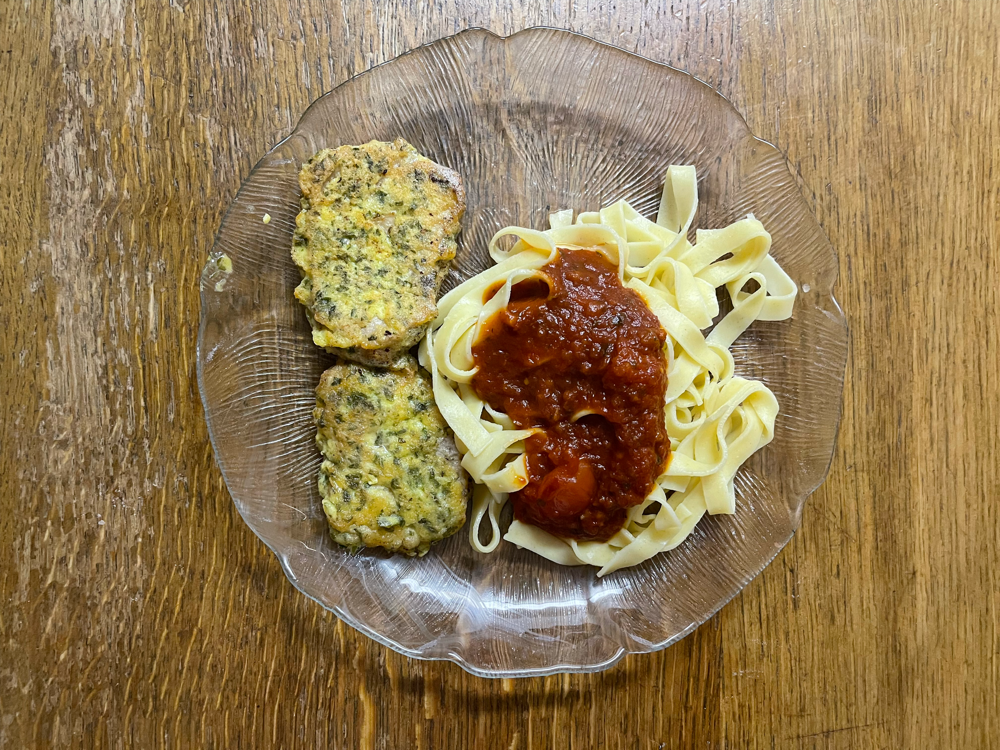 3 -Kräuter-Piccata mit Tomaten-Fettuccine