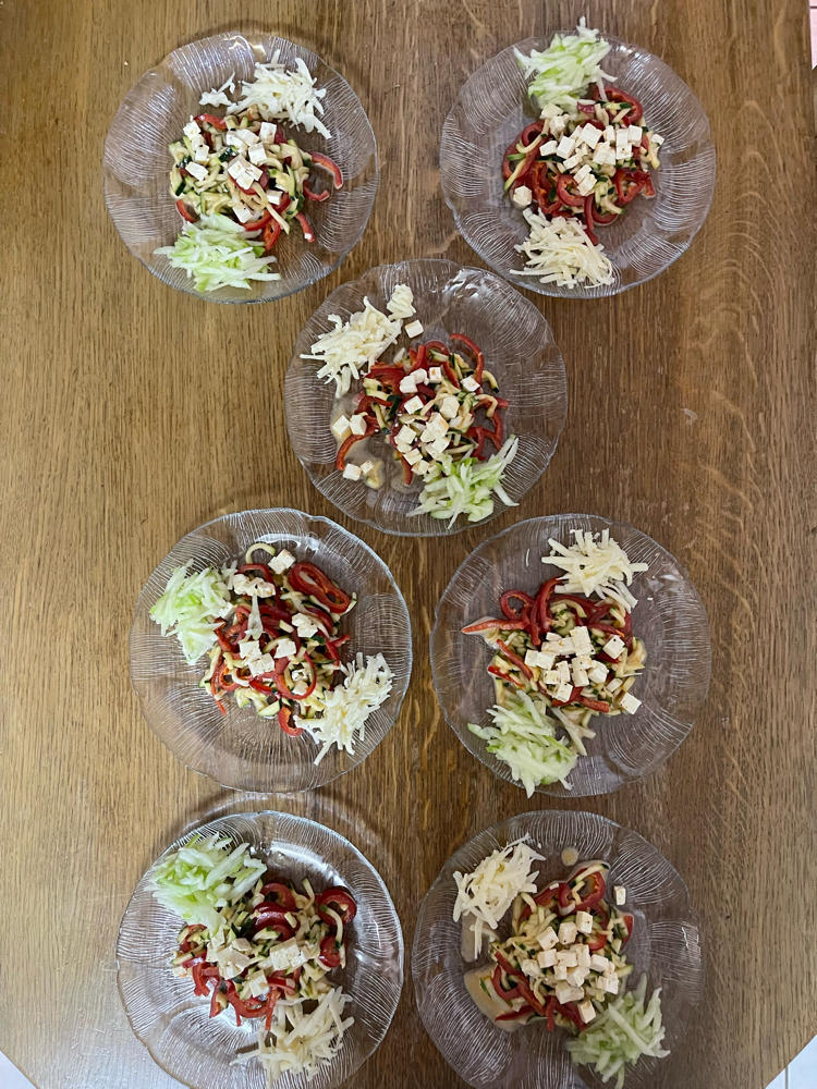 2 - Gemüsesalat mit Apfel und Käse