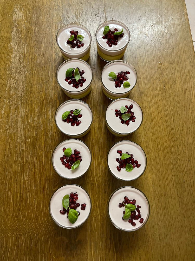 4 - Mangocreme mit Granatapfel