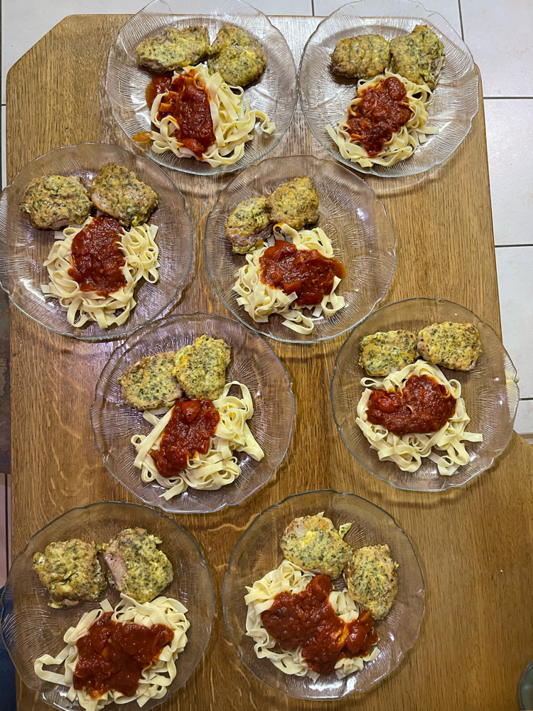 3 -Kräuter-Piccata mit Tomaten-Fettuccine