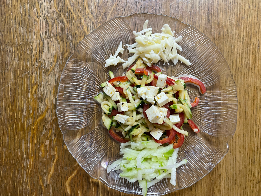 2 - Gemüsesalat mit Apfel und Käse