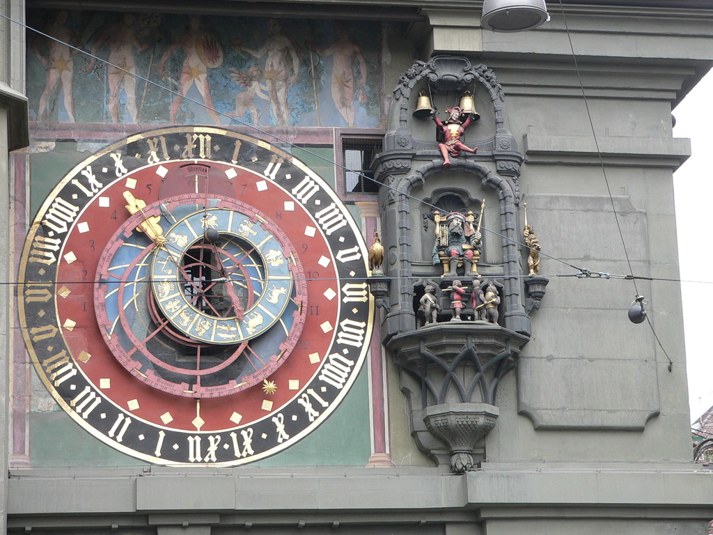 Uhr mit Glockenspiel und Kalender